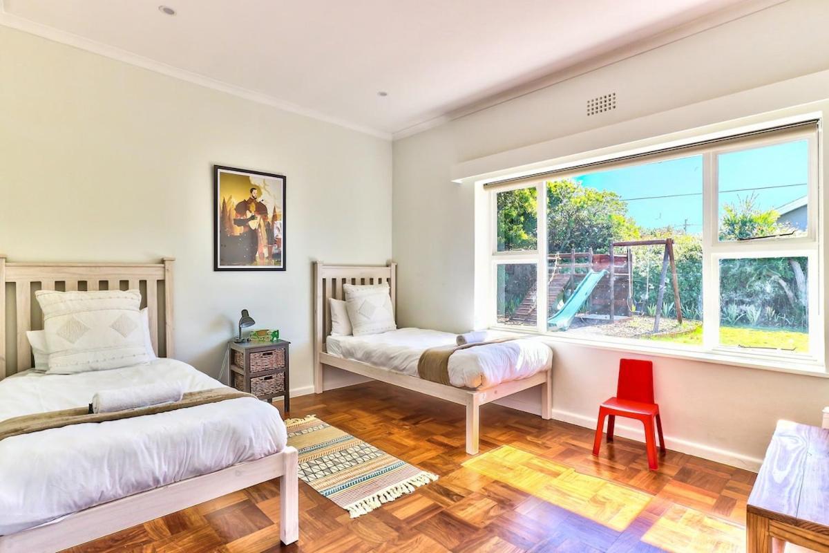 Family Home, Wifi, Patio, Secure Parking *