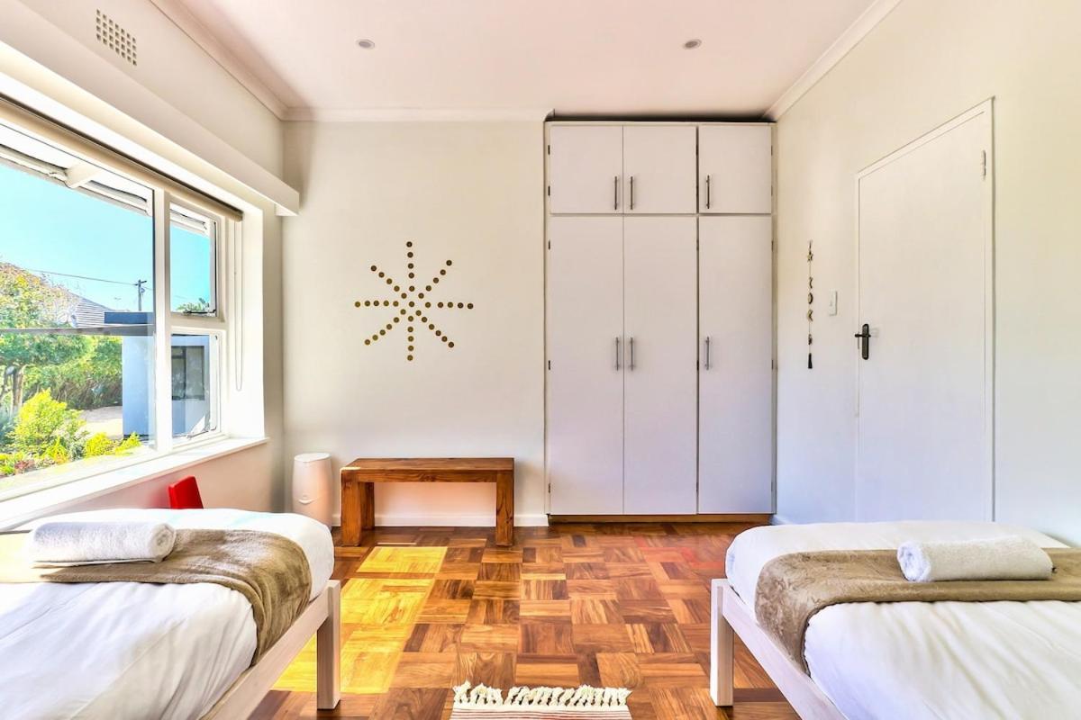 Family Home, Wifi, Patio, Secure Parking *