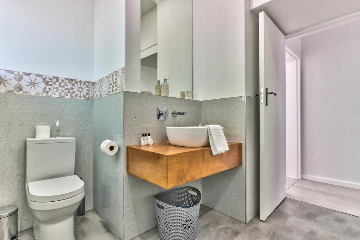 Family Home, Wifi, Patio, Secure Parking *